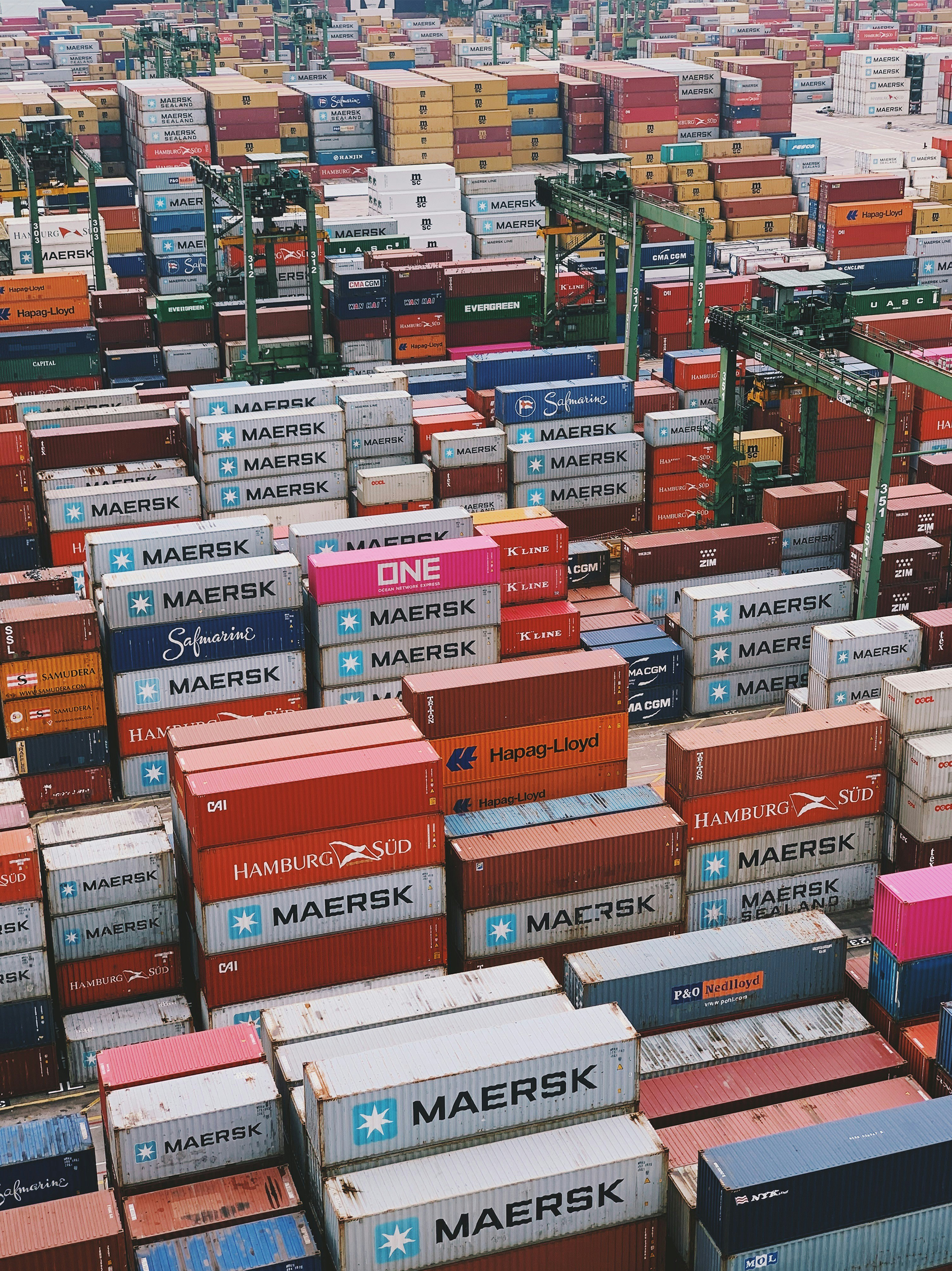 meroebiz(containers)-syahmi-syahir-rLV9fxgkb40-unsplash